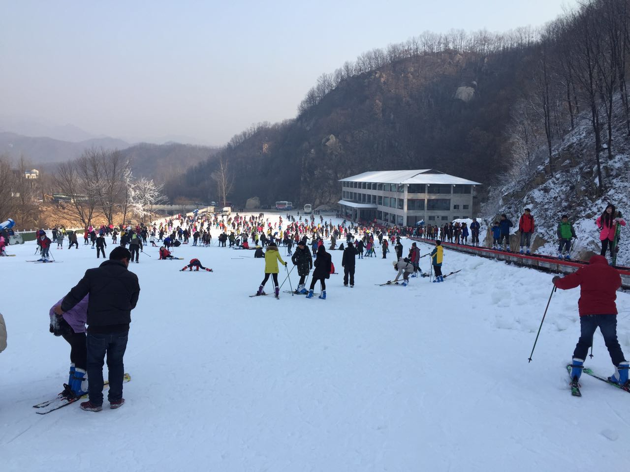 河南平頂山大峽谷滑雪場(chǎng)游樂場(chǎng)成功開幕，河北迪特加油助威