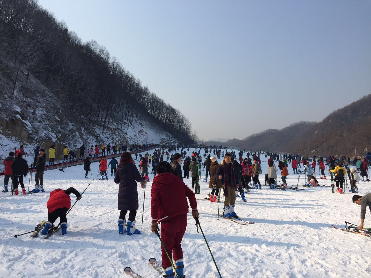 河南平頂山大峽谷滑雪場(chǎng)游樂場(chǎng)成功開幕，河北迪特加油助威